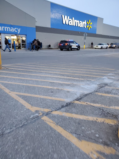 Department Store «Walmart Supercenter», reviews and photos, 415 Industrial Ave, Grinnell, IA 50112, USA