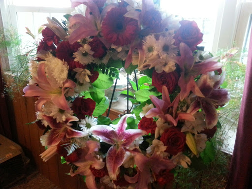 Florist «Town & Country Gardens Elgin», reviews and photos, 219 Douglas Ave, Elgin, IL 60120, USA