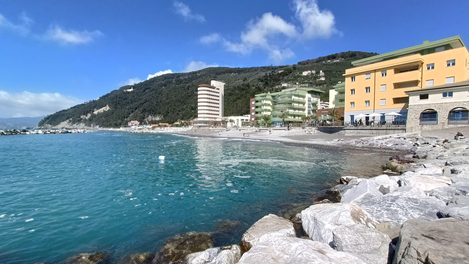 Photo de Spiaggia di Preli a Chiavari avec un niveau de propreté de très propre