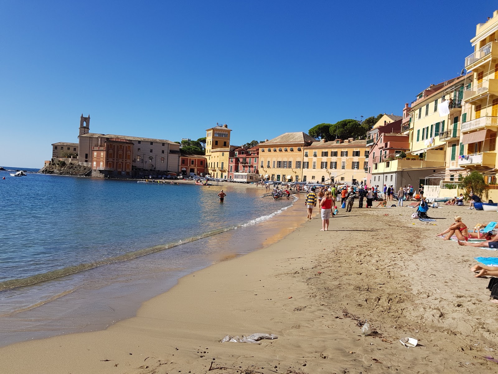 Foto van Spiaggia Baia del Silenzio met gemiddeld niveau van netheid