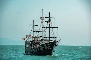 Barco Pirata Barba Negra image