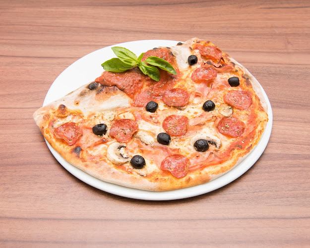 Reviews of Punto Italian Restaurant in London - Pizza