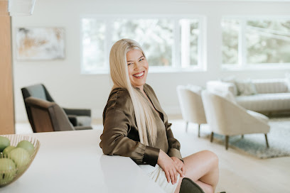 Ina Ervin Personal Real Estate Corporation - Real Estate Agent North Vancouver