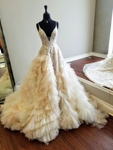 Bridal Shop «Bella Bianca Bridal», reviews and photos, 17W527 E Roosevelt Rd, Oakbrook Terrace, IL 60181, USA