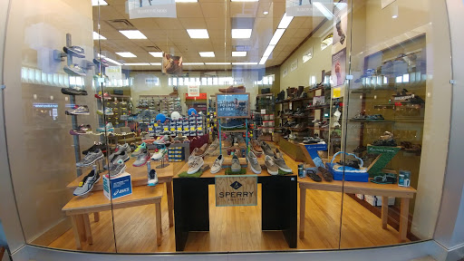 Shoe Store «Tradehome Shoes», reviews and photos, 3001 White Bear Ave #2017A, Maplewood, MN 55109, USA