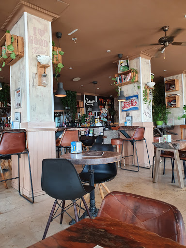 Gran Cafe De Kroon - C. Hernán Cortés, 65, 29640 Fuengirola, Málaga