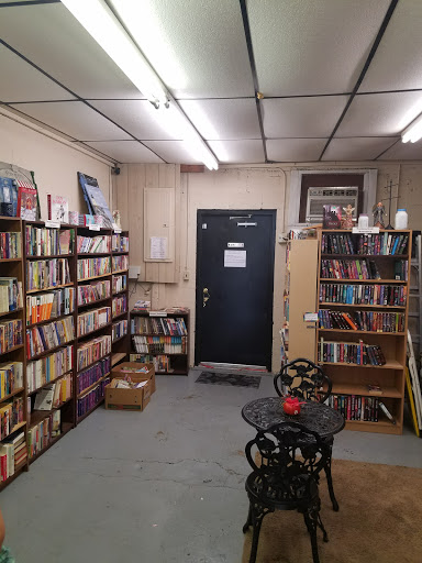 Book Store «The Mad Raven Coffee & Books», reviews and photos, 255 W Bockman Way, Sparta, TN 38583, USA