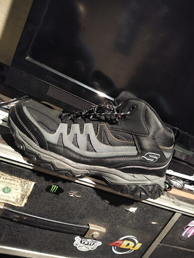 Shoe Store «Shoe Carnival», reviews and photos, 1206 Bridford Pkwy, Greensboro, NC 27407, USA