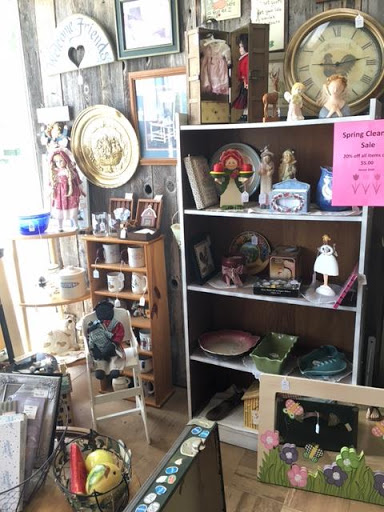 Antique Store «A Unique Boutique Antique Mall», reviews and photos, 218 E Kingsbury St, Seguin, TX 78155, USA