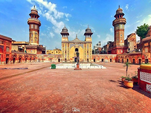 Explore Lahore Guide