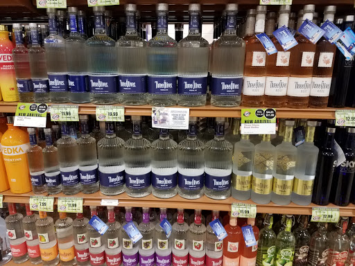 State Liquor Store «NH Liquor & Wine Outlet», reviews and photos, 294 Daniel Webster Hwy, Nashua, NH 03060, USA