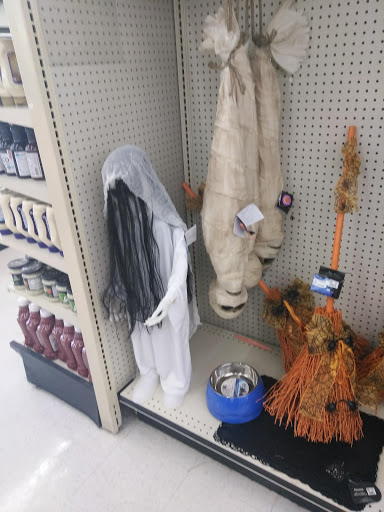 Shopping Mall «Shops at Seneca Mall», reviews and photos, 8015 Oswego Rd, Liverpool, NY 13090, USA