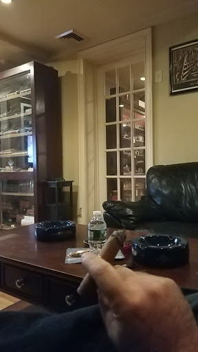 Cigar Shop «Big Buddha Cigar Lounge», reviews and photos, 27 Hawleyville Rd, Newtown, CT 06470, USA