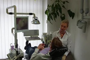 Zahnarztpraxis Stefanie Renk | Zahnärztin image