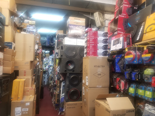 Car Stereo Store «A & B Car Audio & Electronics», reviews and photos, 830 W Jefferson Blvd, Dallas, TX 75208, USA