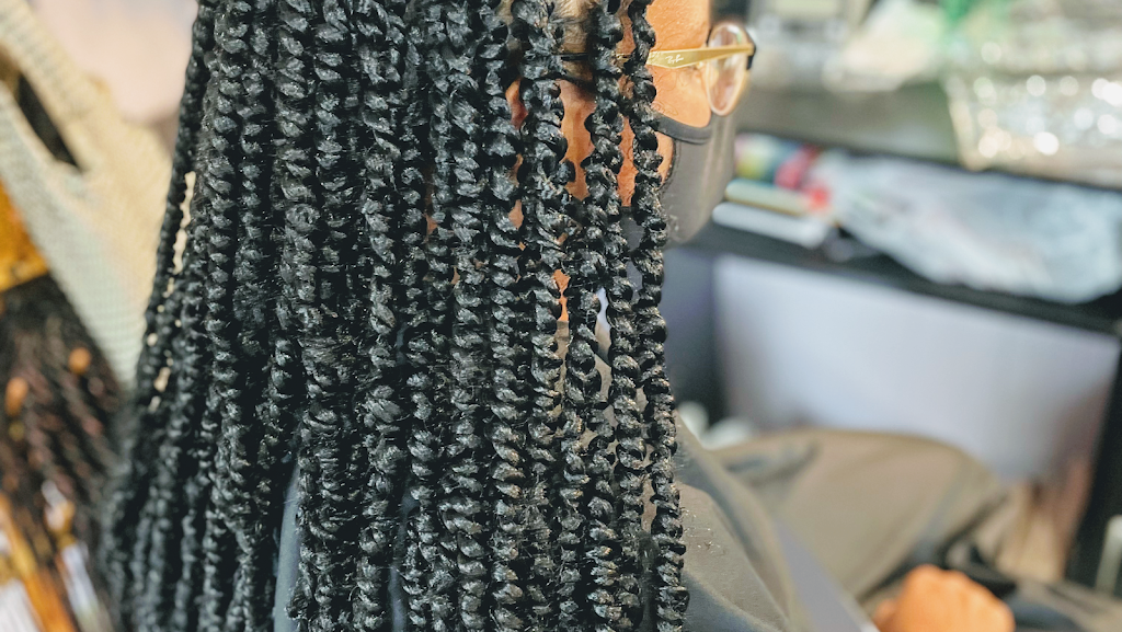 Nakisha/Hair Stylist 14850