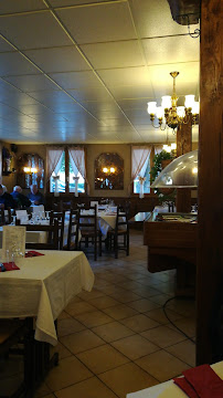 Atmosphère du Restaurant Aux Menus Plaisirs à La Ferté-Gaucher - n°4