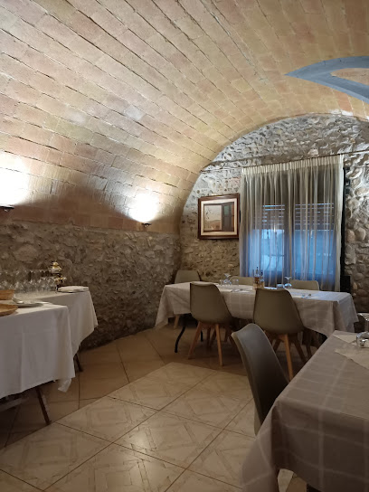 Restaurant Casa Fortià - Carrer de la Reina Sibil·la, 5, 17469 Fortià, Girona, Spain