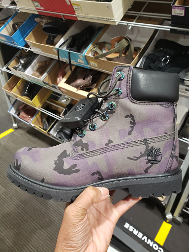 Shoe Store «DSW Designer Shoe Warehouse», reviews and photos, 3889 Medina Rd, Akron, OH 44333, USA