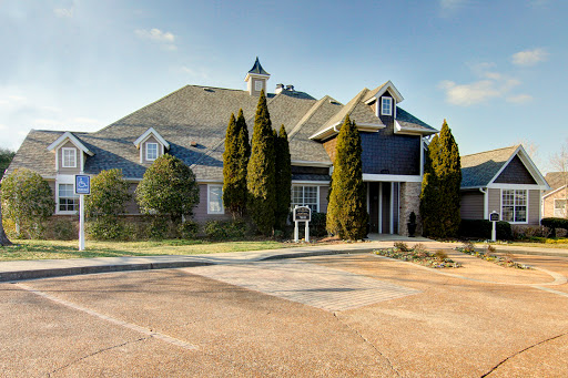 The Hamptons at Woodland Pointe Apartments
