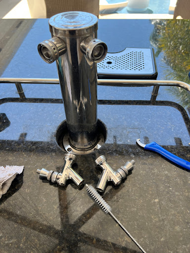 Liquor Store «PAPI LIQUORS and KEGS», reviews and photos, 1446 W 49th St, Hialeah, FL 33012, USA