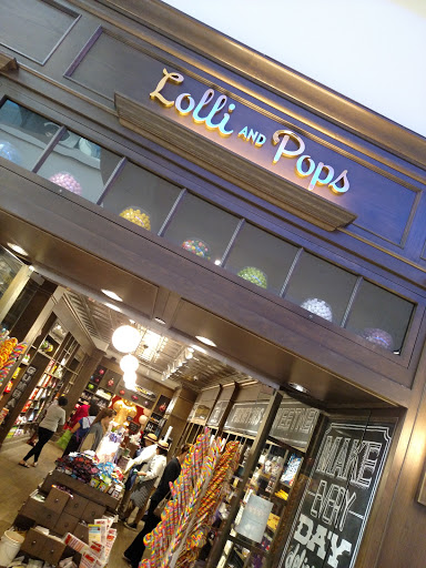 Shopping Mall «Fashion Outlets of Chicago», reviews and photos, 5220 Fashion Outlets Way, Rosemont, IL 60018, USA