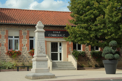 école à Lézigneux