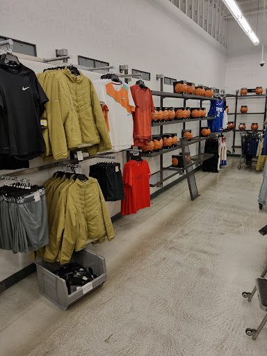 Clothing Store «Nike Clearance Store», reviews and photos, 4099 S Plaza Dr, Memphis, TN 38116, USA