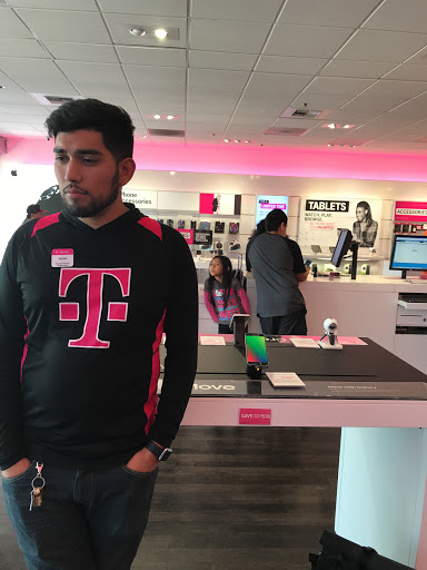 Cell Phone Store «T-Mobile», reviews and photos, 520 Carolyn Weston Blvd, Stockton, CA 95206, USA