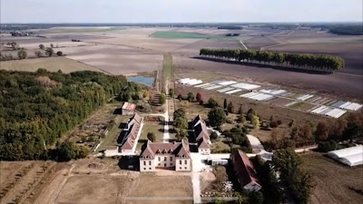 Châteaufer, château et ferme agroécologique à Bruère-Allichamps