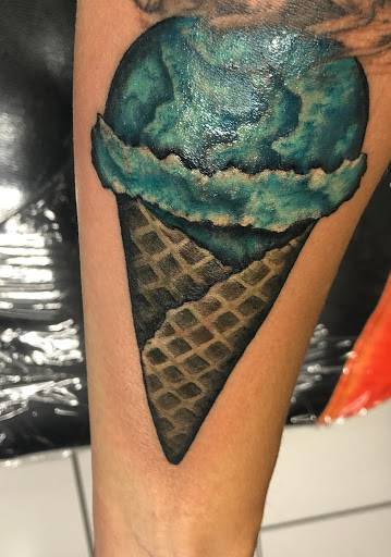 Tattoo Shop «No Egrets Tattoo Studios», reviews and photos, 1128 College St, Clarksville, TN 37040, USA