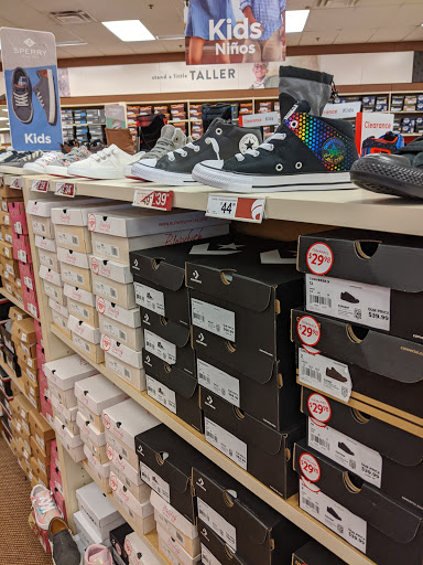 Shoe Store «Famous Footwear», reviews and photos, 1290 E Ireland Rd, South Bend, IN 46614, USA