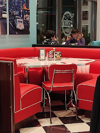Atmosphère du Restaurant de hamburgers Holly's Diner à Langueux - n°15