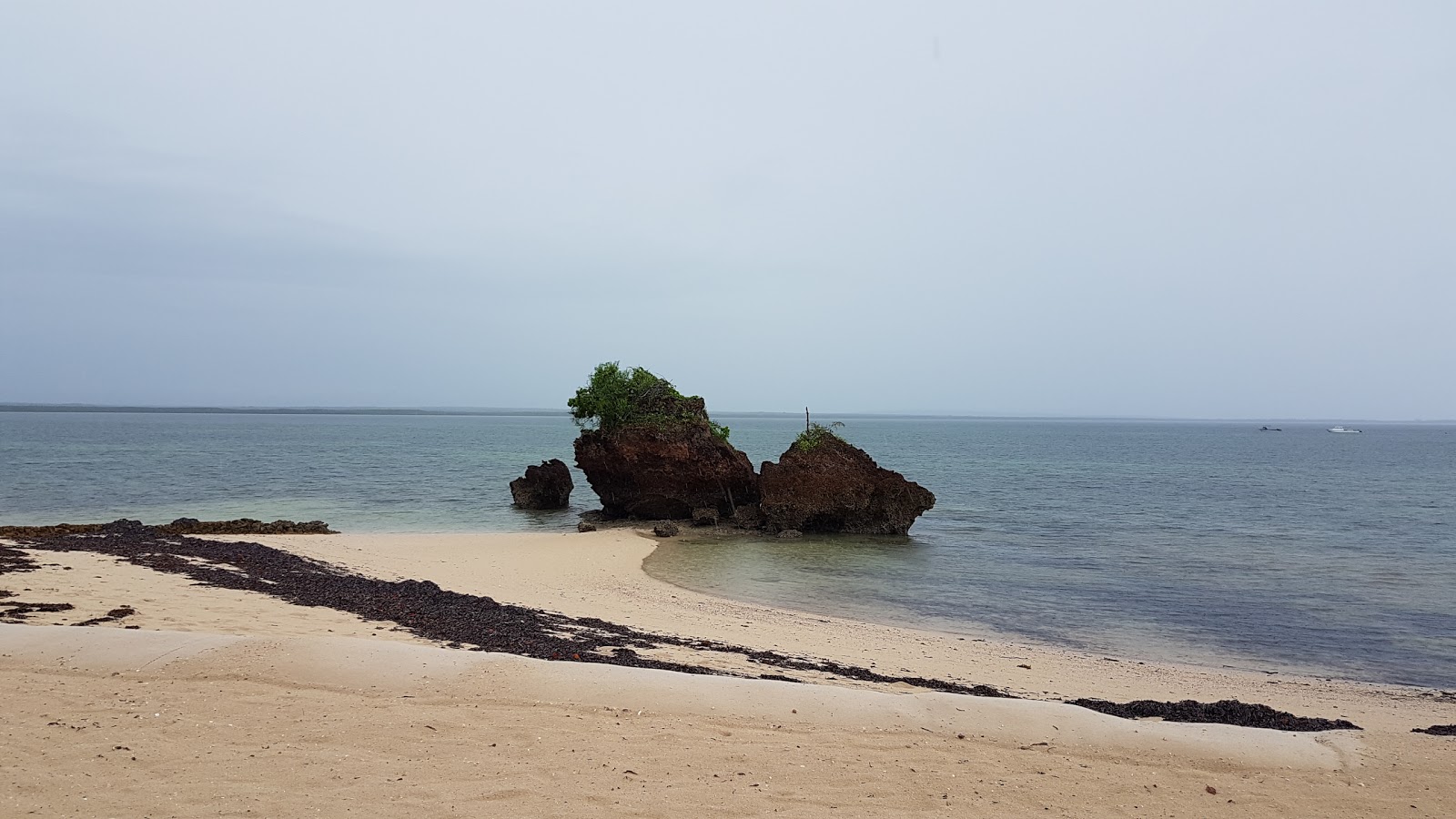 Foto av Situ Island Resort med lång rak strand