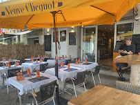 Atmosphère du Restaurant L’Envie à Bagnols-en-Forêt - n°1