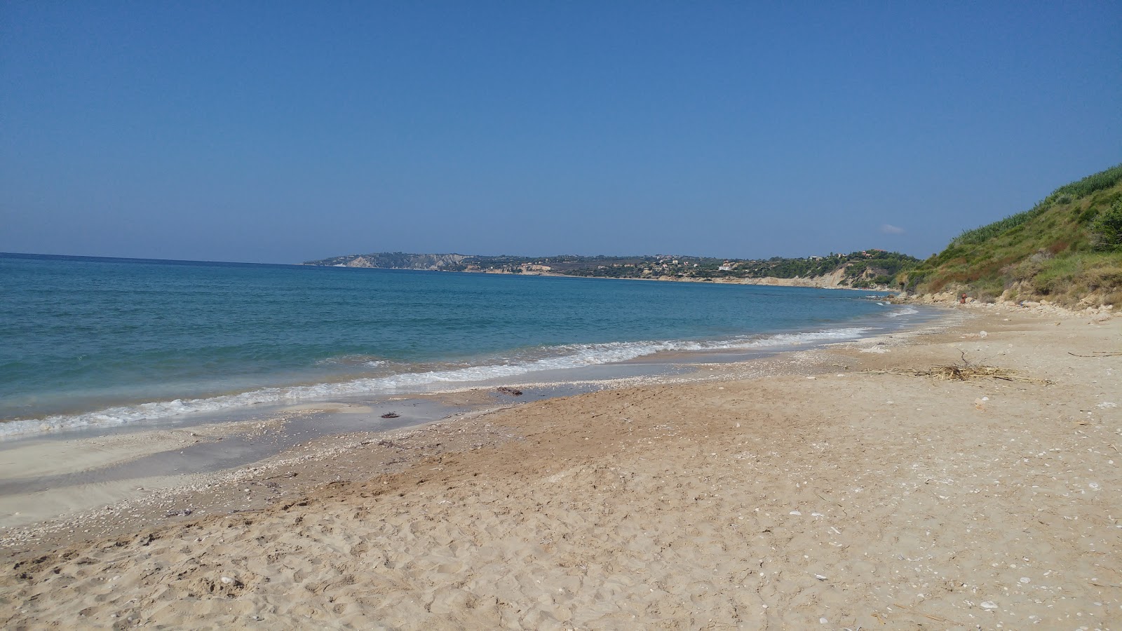 Foto von Kanali beach mit teilweise sauber Sauberkeitsgrad