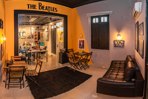 Beatles Lounge Brazil image