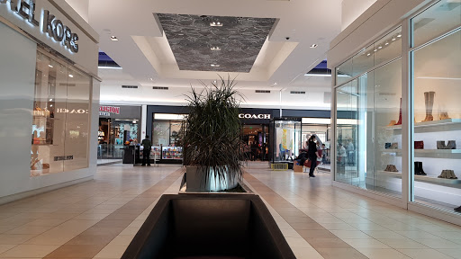 Shopping Mall «Fashion Outlets of Chicago», reviews and photos, 5220 Fashion Outlets Way, Rosemont, IL 60018, USA