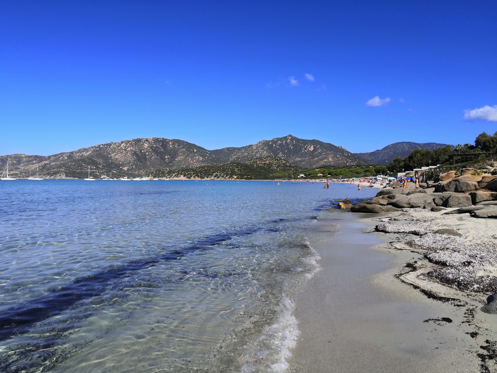 Foto de Playa de Campulongu con parcialmente limpio nivel de limpieza