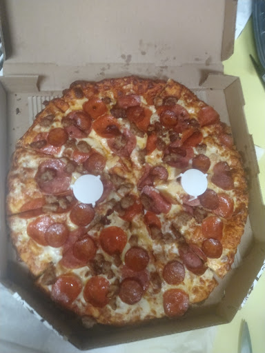 Pizza Restaurant «Round Table Pizza», reviews and photos, 10070 SW Barbur Blvd, Portland, OR 97219, USA