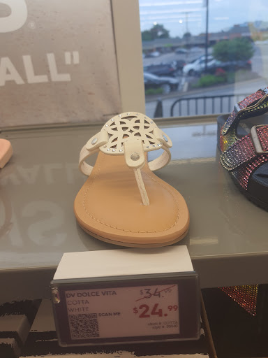 Shoe Store «Famous Footwear», reviews and photos, 12577 Olive Blvd, Creve Coeur, MO 63141, USA