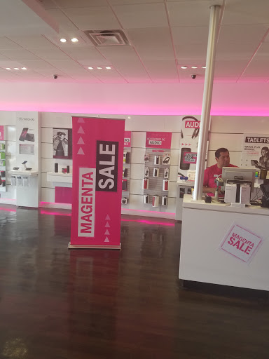 Cell Phone Store «T-Mobile», reviews and photos, 62 Sunrise Hwy, Lindenhurst, NY 11757, USA