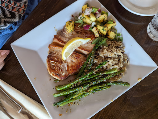 American Restaurant «The Waters Edge Lighthouse», reviews and photos, 2 Freemans Bridge Rd, Glenville, NY 12302, USA