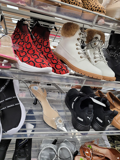 Clothing Store «Burlington Coat Factory», reviews and photos, 833 Lancaster Dr NE, Salem, OR 97301, USA