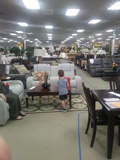 Outlet Store «Rooms To Go Outlet Furniture Store - Clearwater», reviews and photos, 21411 US-19, Clearwater, FL 33759, USA