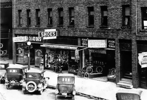 Bicycle Store «Hall Bicycle Company», reviews and photos, 419 2nd Ave SE, Cedar Rapids, IA 52401, USA