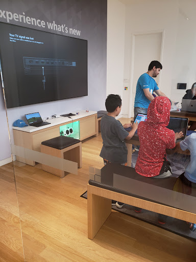Computer Store «Microsoft Store», reviews and photos, 5015 Westheimer Rd A2421, Houston, TX 77056, USA