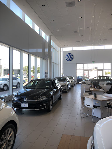 Volkswagen dealer Costa Mesa
