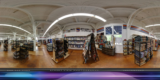 Clothing Store «Pendleton Washougal Mill Store», reviews and photos, 2 Pendleton Way, Washougal, WA 98671, USA