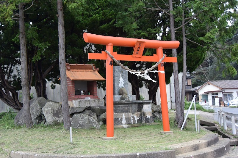 三ツ石神社